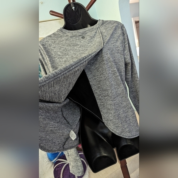 Athleta Woman's Gray Open Cross Back Top Size S. - Picture 1 of 13